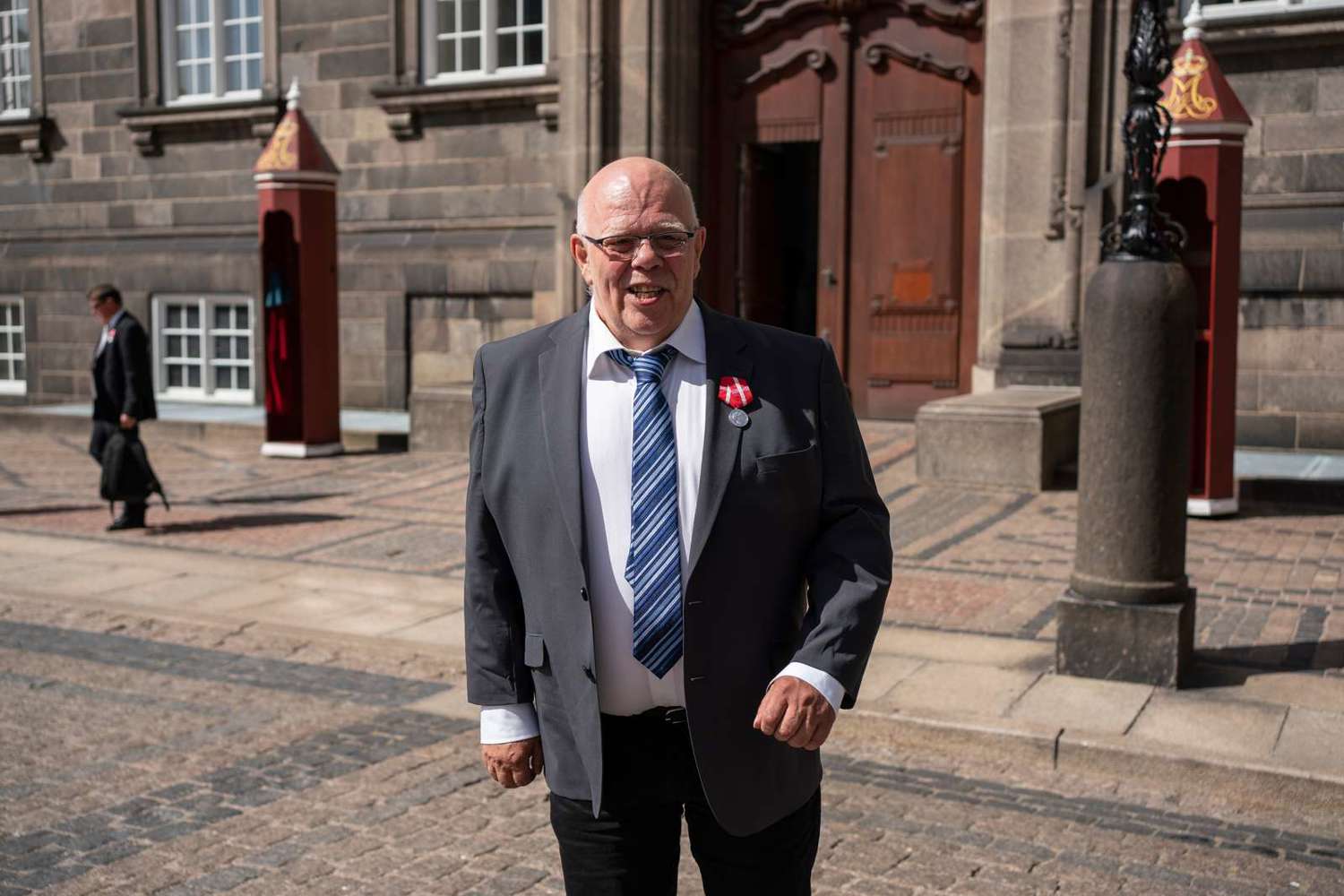 En lettet Jørgen Larsen efter at have mødt dronningen.