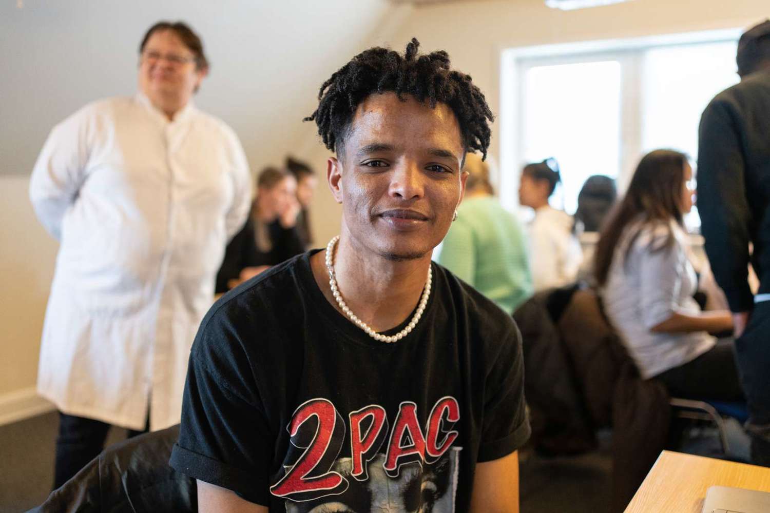 Afewerki Hailemichael arbejder på nathold på Kelsen. Han kæmper for at lære mere dansk, så drømmen om en tømreruddannelse en dag kan blive virkelighed.