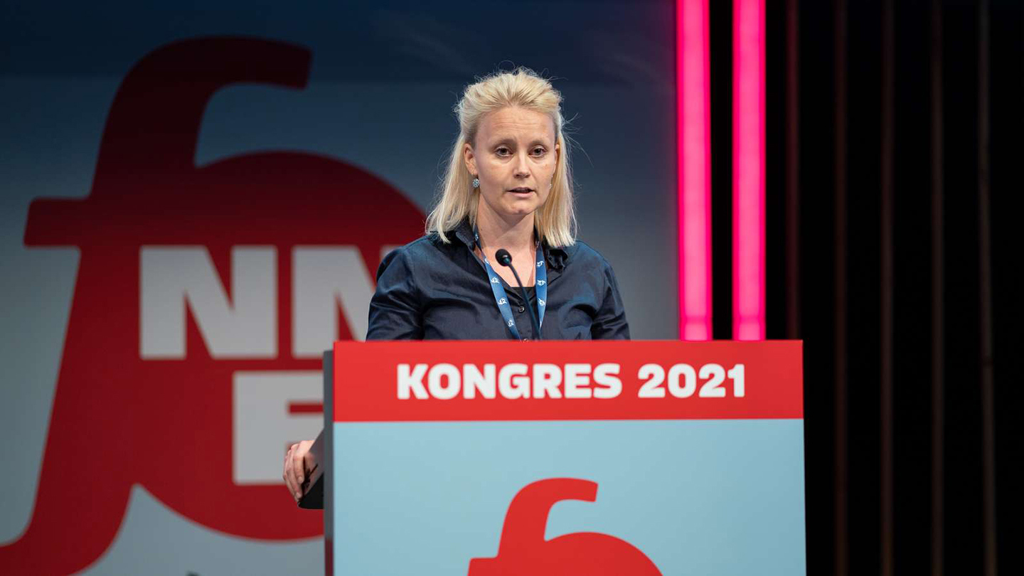 Forhandlingssekretær Mette Bisgaard på talerstolen ved Fødevareforbundet NNF's kongres